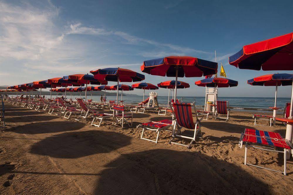 Hotel La Pineta Follonica Esterno foto